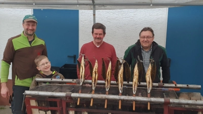 Von links: Tobias Busch, Sohn Ferdinand, Vereinsboss Franz Salfer, Josef Stock (Bild: Uwe Salfer)