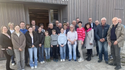 Mitglieder des Lintacher Dorf- und Kulturvereins besuchen das Planetarium in Ursensollen  (Bild: Cornelia Hartig)