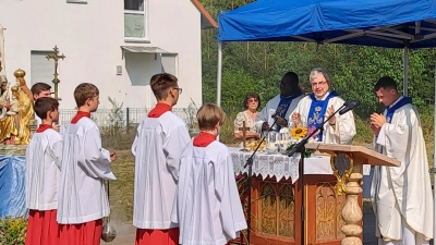 Festgottesdienst Mariä Himmelfahrt in Steinfels mit Hauptzelebrant Prof Dr. Josef Kreiml aus Regebsurg (Bild: Priska Hofmann)