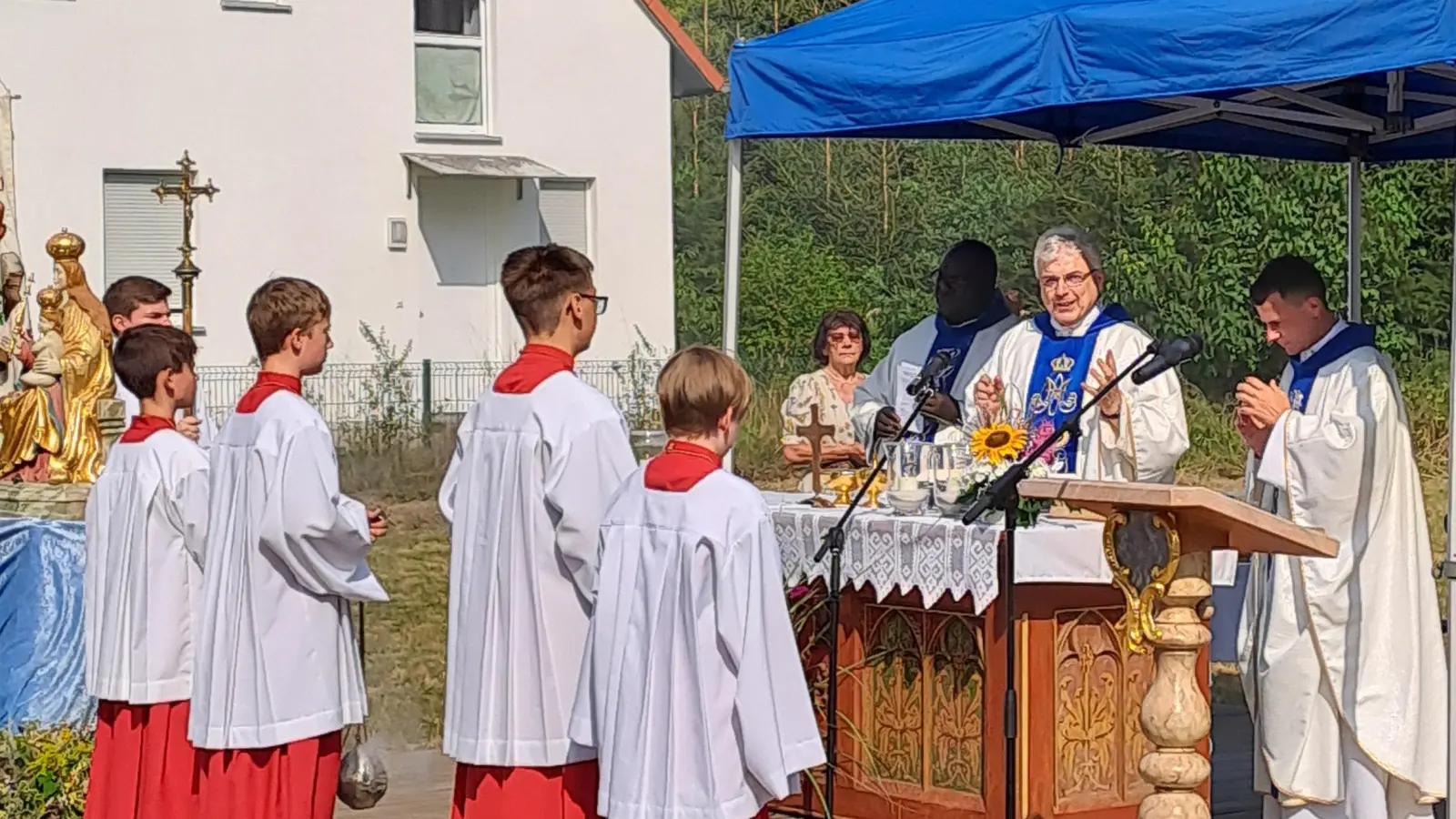 Festgottesdienst Mariä Himmelfahrt in Steinfels mit Hauptzelebrant Prof Dr. Josef Kreiml aus Regebsurg (Bild: Priska Hofmann)