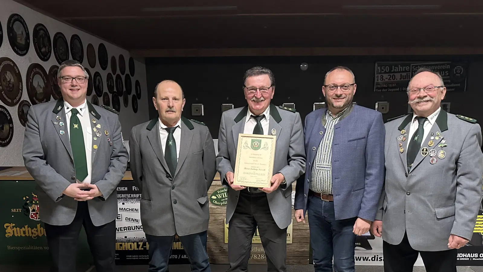 Dominik Brenner, Helmut Krämer, Ehrenmitglied Ludwig Nossek, Markus Bauriedl, Rudolf Grundler sen. (von links) (Bild: Elisabeth Meier)