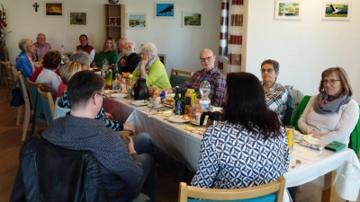 Osterfrühstück der Nachbarschaftshilfe in Ursensollen (Bild: Regina Kiessling)