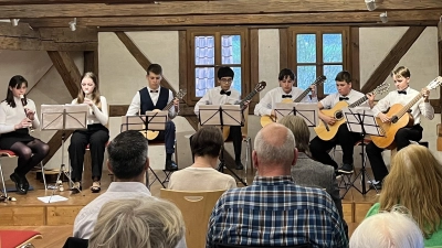 Im Sengerhof gab es Gitarrenklänge zu hören. (Bild: Ursula Stingl/exb)