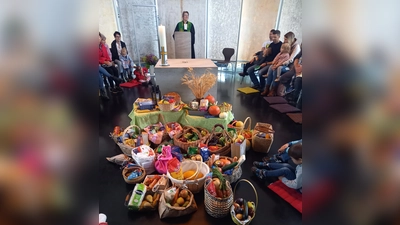 Erntedankgaben für die Tafel (Bild: Bernhard Saurenbach)
