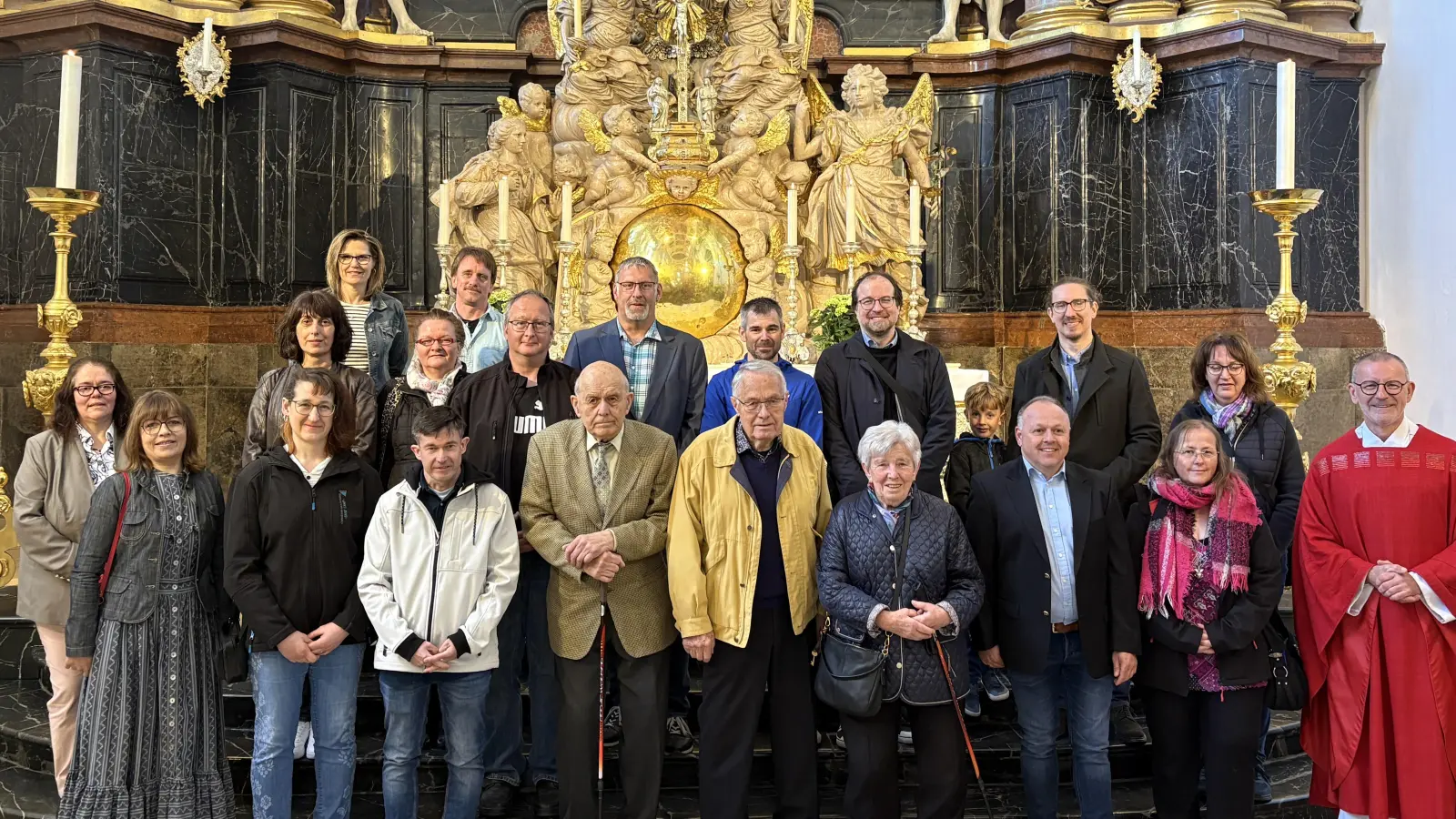Feier der Jubelkommunion in der Basilika. Josef Rustler, erste Reihe vierter von links, konnte sein 80-jähriges Jubiläum feiern. Karl Rothenaicher, erste Reihe fünfter von links, konnte sein 75-jähriges Jubiläum feiern. (Bild: Markus Scharnagl)