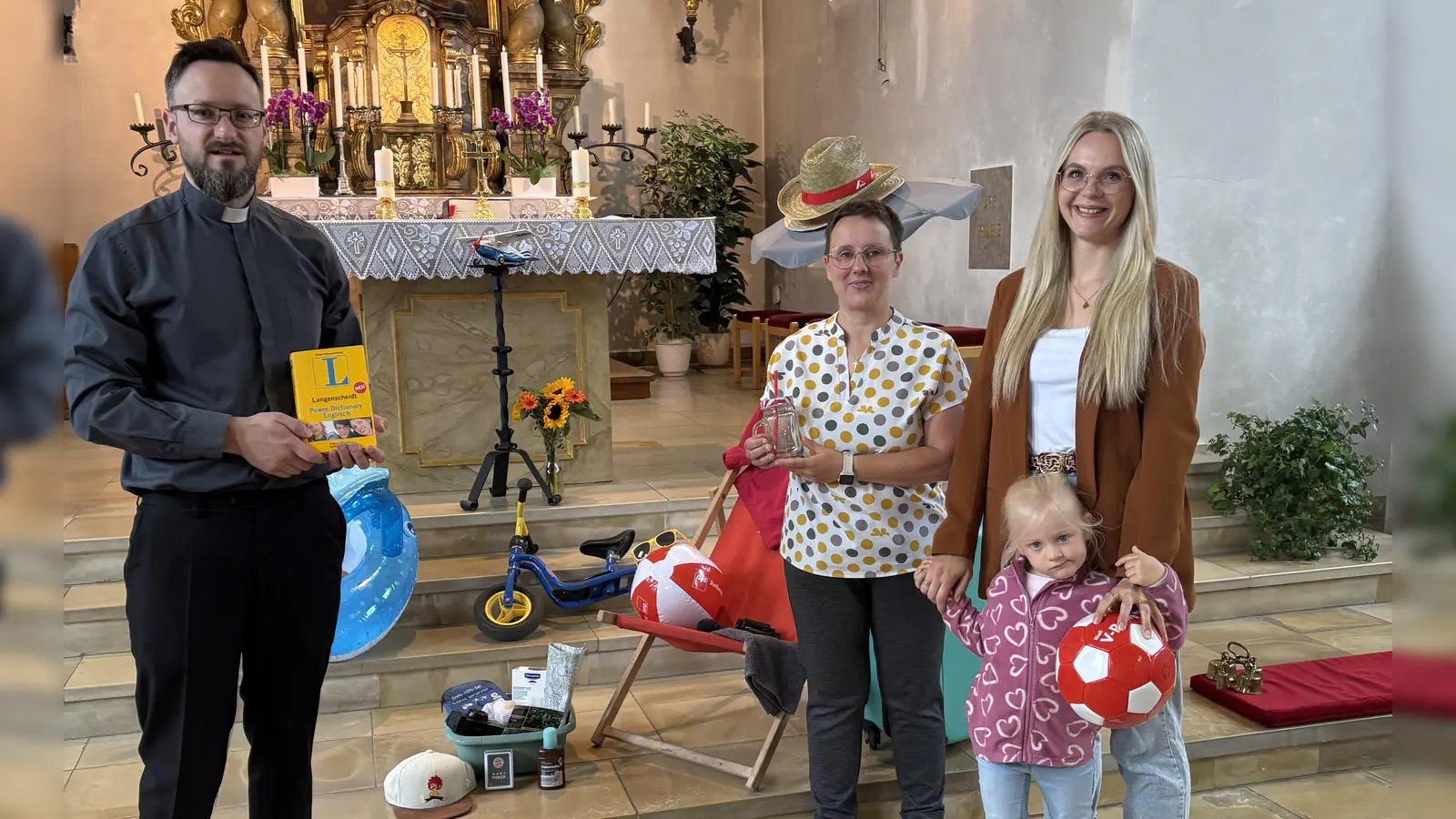 Auch die Fürbitten im Gottesdienst waren ganz auf das Thema Ferien abgestimmt. (Bild: Martina Nitzbon)