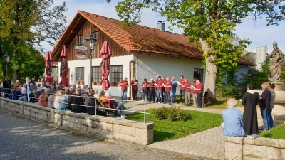 Die Kolpingsfamilie Friedenfels gestaltete eine Maiandacht beim Marienbrunnen. (Bild: Kolpingsfamilie Friedenfels/exb)