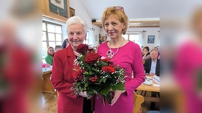 Neue Vorsitzende Stadträtin Gabriele Laurich (rechts) und Hilde Zebisch, Ehrenvorsitzende (rechts)<br> (Bild: Erna Hamm)
