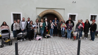 16 jüngste Pressather und ihre Eltern hieß die Stadt bei ihrem traditionellen Empfang junger Familien im Dostlerhaus willkommen. (Bild: Bernhard Piegsa )