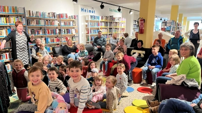Kasperltheater in der Stadtbücherei Mitterteich. (Bild: Pia Heinrich)