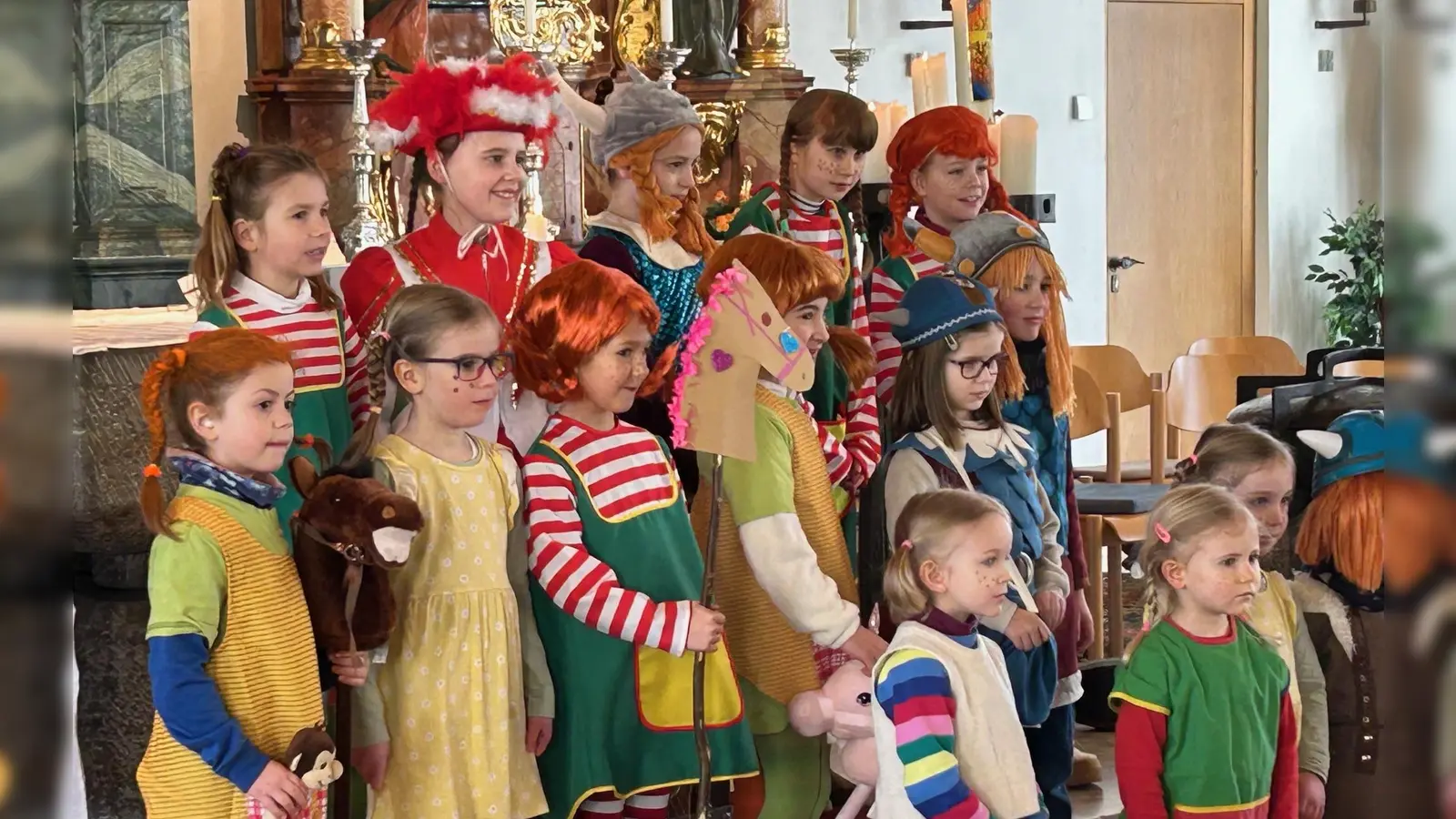 Die Kinderschola sang Lieder beim Gottesdienst. (Bild: Johann Bauer)