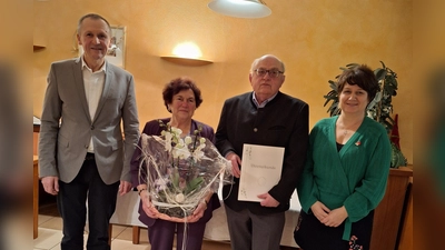 Irene Neidl ( 2. von links) mit Hans-D. Betz, Theresia Dobler und Helmut Schönberger. (Bild: Barbara Dirrigl)