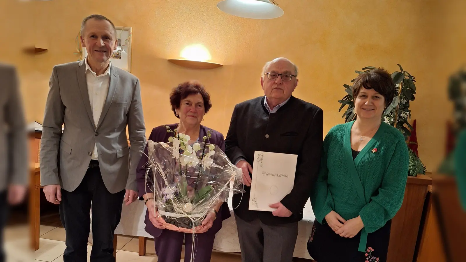 Irene Neidl ( 2. von links) mit Hans-D. Betz, Theresia Dobler und Helmut Schönberger. (Bild: Barbara Dirrigl)