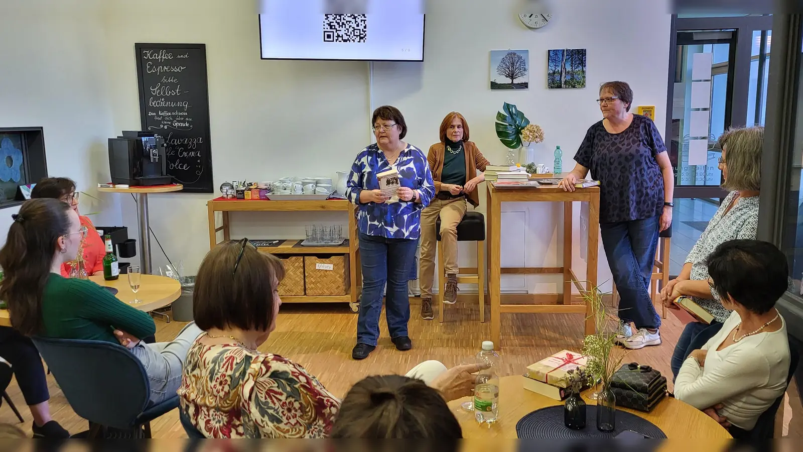 Elisabeth Graßler, Leiterin der Marktbibliothek, bei der Buchvorstellung (Bild: Annette Punzmann)