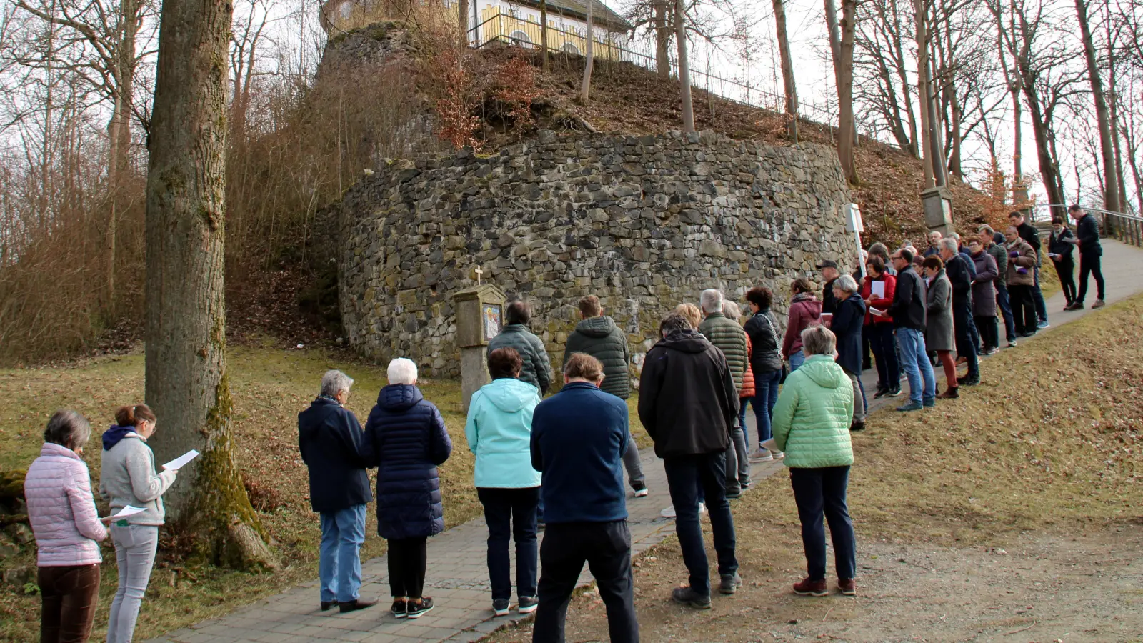 Kreuzwegandacht zur Bergkirche Parkstein (Bild: Ewald Köstler)