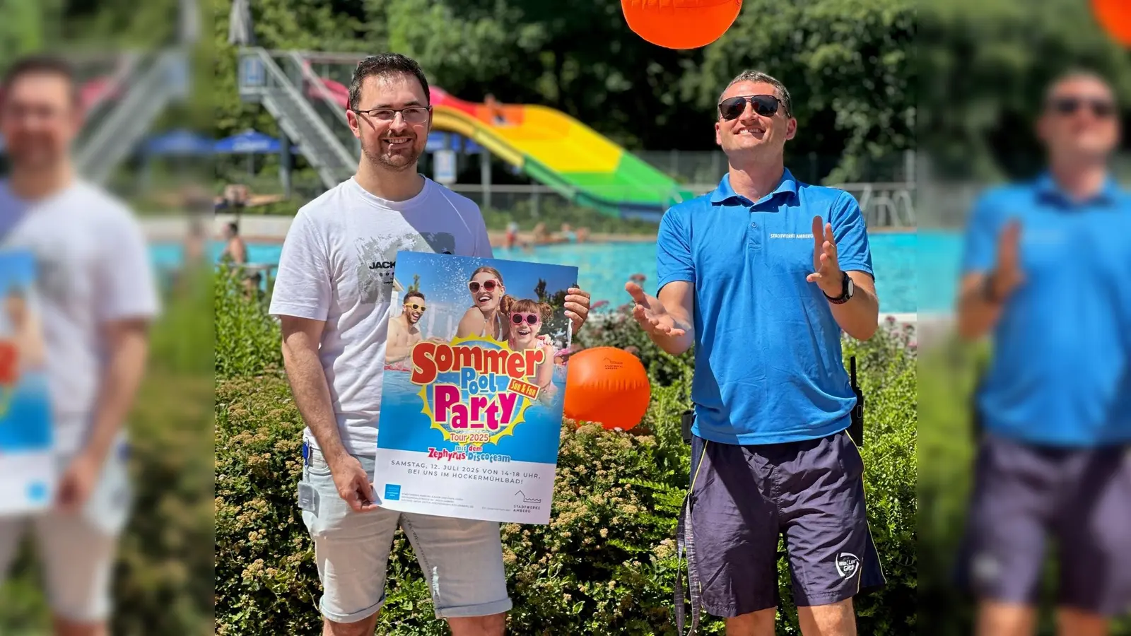 Stadtwerke Amberg Bäder und Park GmbH-Eventmanager Daniel Wanninger und Hocko-Schwimmmeister Benjamin Wood laden alle Kinder, Eltern und Junggebliebene zur Sommer-Pool Party am 12. Juli 2025 ein – die Stadtwerke Amberg ermöglichen, dass nur der reguläre Badeeintritt ist zu zahlen ist (Bild: Karoline Gajeck-Scheuck)