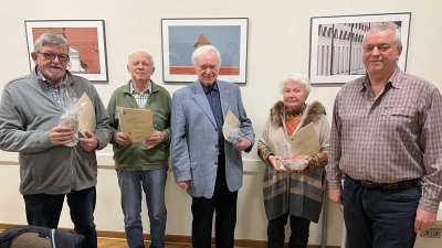 Auf dem Bild von links: Wolfgang Albersdörfer, Johann Flierl, Heinz Neudecker, Adelheid Grünwald und Vorsitzender Reinhard Heldmann. (Bild: Reinhard Heldmann)