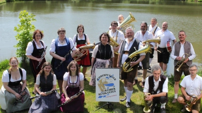 Die Weihermusikanten feiern 10 Jahre Bestehen mit einem Gasslfest. (Bild: Anna-Maria Mack)