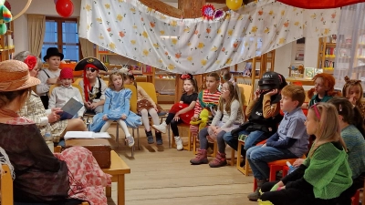 Lustig ging es an einem Faschingsnachmittag in der Stadtbücherei Waldsassen zu. Dabei stand das Thema Pippi Langstrumpf im Mittelpunkt. (Bild: Stadtbücherei Waldsassen/exb)