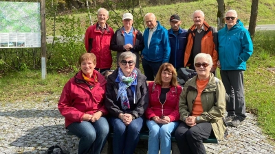 Teilnehmer der Wanderung am Eixendorfer Stausee.  (Bild: Hans Rachwalik )