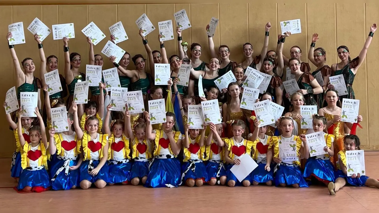 Erfolgreiche Teilnehmerinnen der Erbendorfer Tanzgruppen.  (Bild: Bernt Rose)