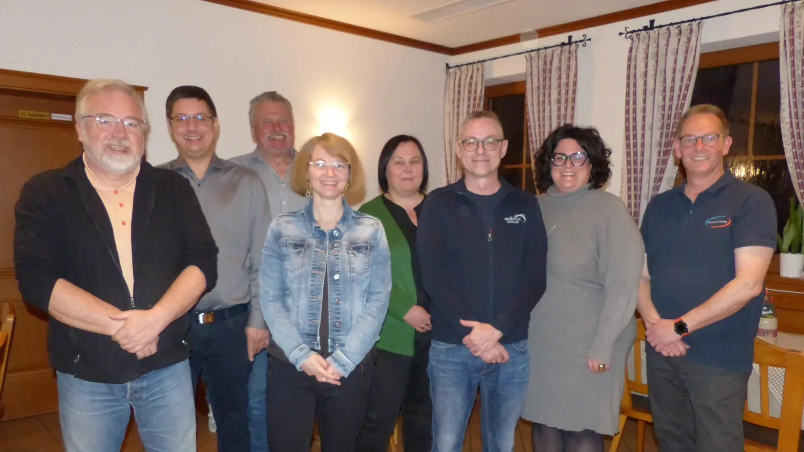 Von Links: Wolfgang Stowasser, 2. Bürgermeister Benjamin Hiltl, Ernst Herbst, Marlene Knarr, Beate Kohl, Heiko Burkhardt, Pia Huber, Gerald Habermehl.  (Bild: Birgit Habermehl )