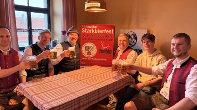 Bierprobe für das Kemnather Starkbierfest: von links Markus Kunz, Tom und Alex von Horrido Express, Jürgen Schönfelder, Johannes Ponnath, Michael Bayer-Affolter.  (Bild: Elena Rodler)