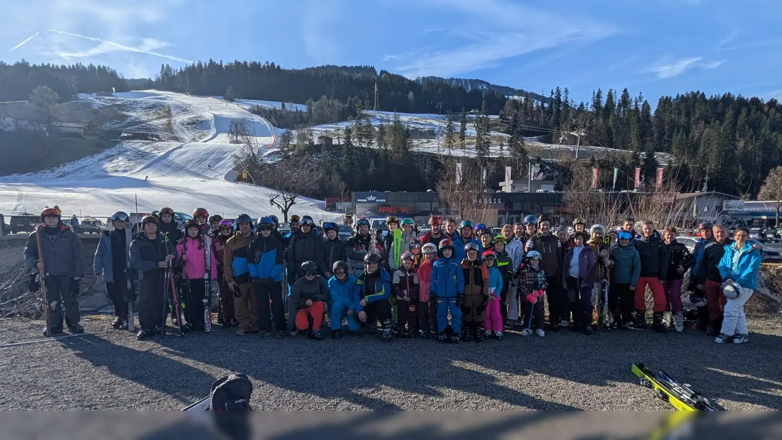Die Teilnehmer der Skifahrt des TSV Flossenbürg im Skigebiet Wilder Kaiser (Bild: Franz Zitzmann)