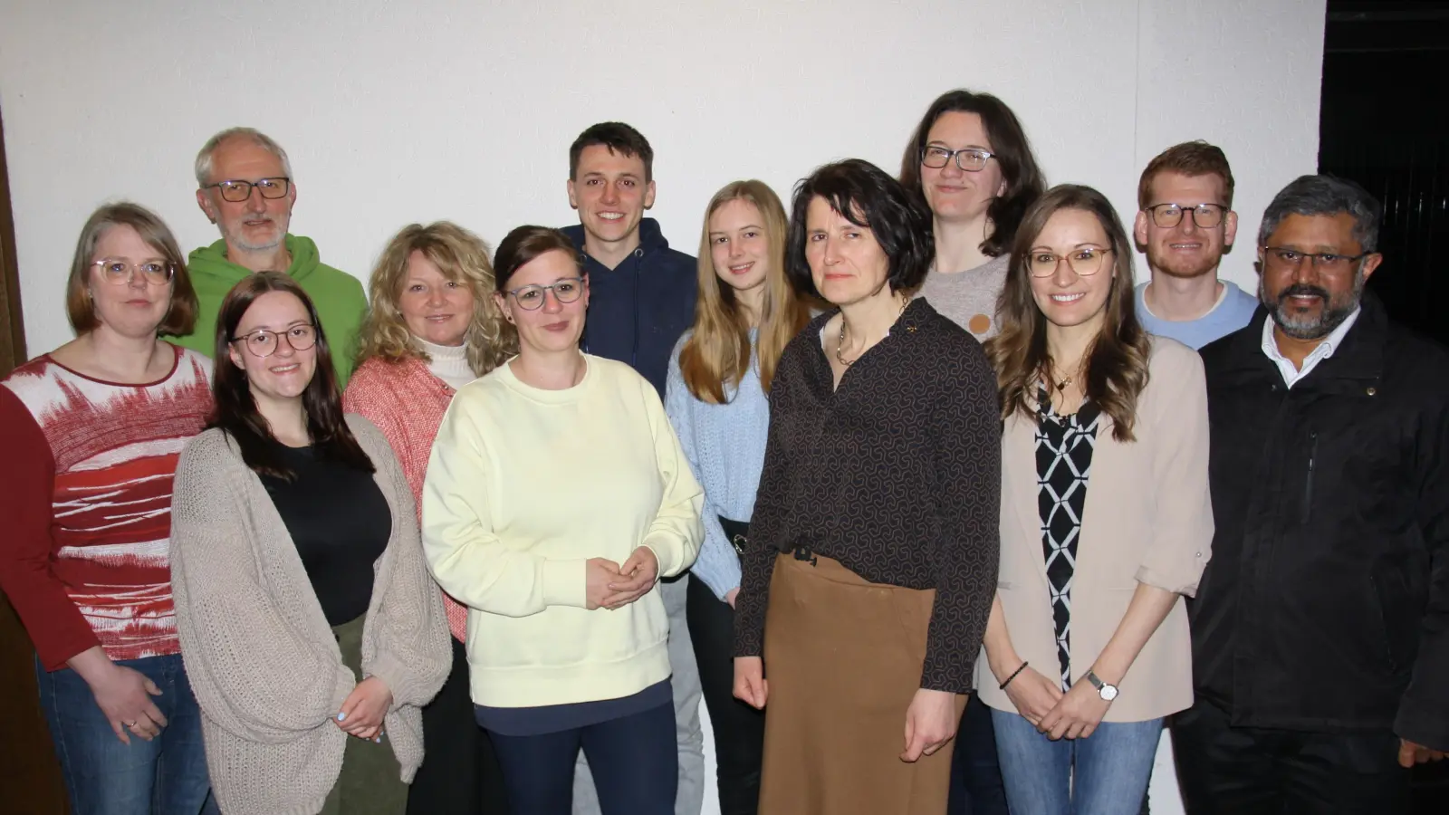 Im Bild von links: Angelika Gärtner, Gerhard Härtl, Lilja Neumann, Elke Prechtl, Theresa Neumann, Kilian Schindler, Sophie Müller, Ruth Schindler, Bärbel Burger, Stefanie Daschner, Maximilian Kastner und Pater Joe. Es fehlten entschuldigt Gaby Stich und Präses Stadtpfarrer Bernd Philipp.<br> (Bild: Maximilian Kastner)