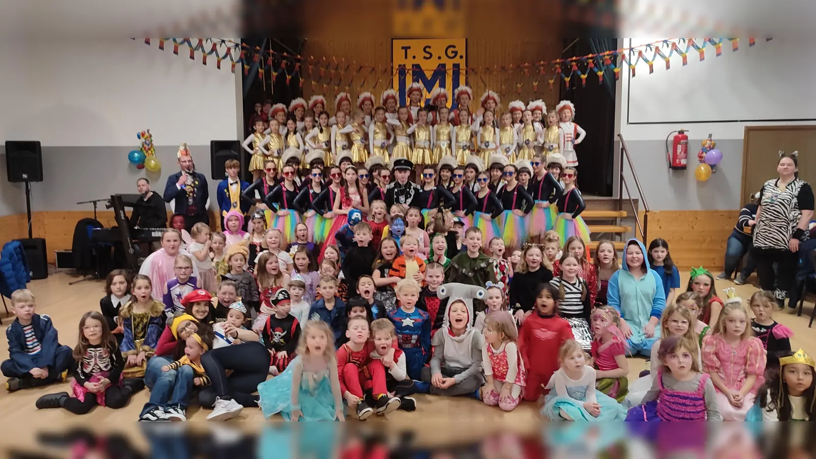 Ein toller Nachmittag am TSG Kinderfasching mit dem Neustädter Faschingszug (Bild: Andreas Solter)