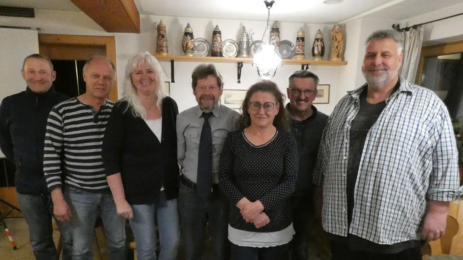 von links beginnend Manuel Zeitler, Nikolaus Dziajlo, Jacqueline Dziajlo, Bernhard Stilp, Sabine Dietz, Emmeram Dumler, Stephan Schmalzreich (Bild: Markus Münchmeier)