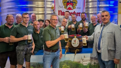 Der SAB-Ausschuss bei der Bierprobe in der Schlossbrauerei Naabeck (Bild: Markus Fleischmann)