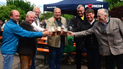 Ein Prosit auf die Gemütlichkeit. (Bild: Helmut Kunz)