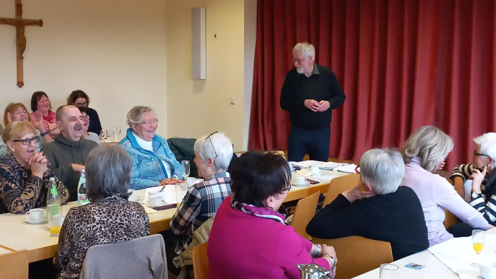 Vortrag des Referenten Pfarrer Prechtl. (Bild: Lothar Porst)