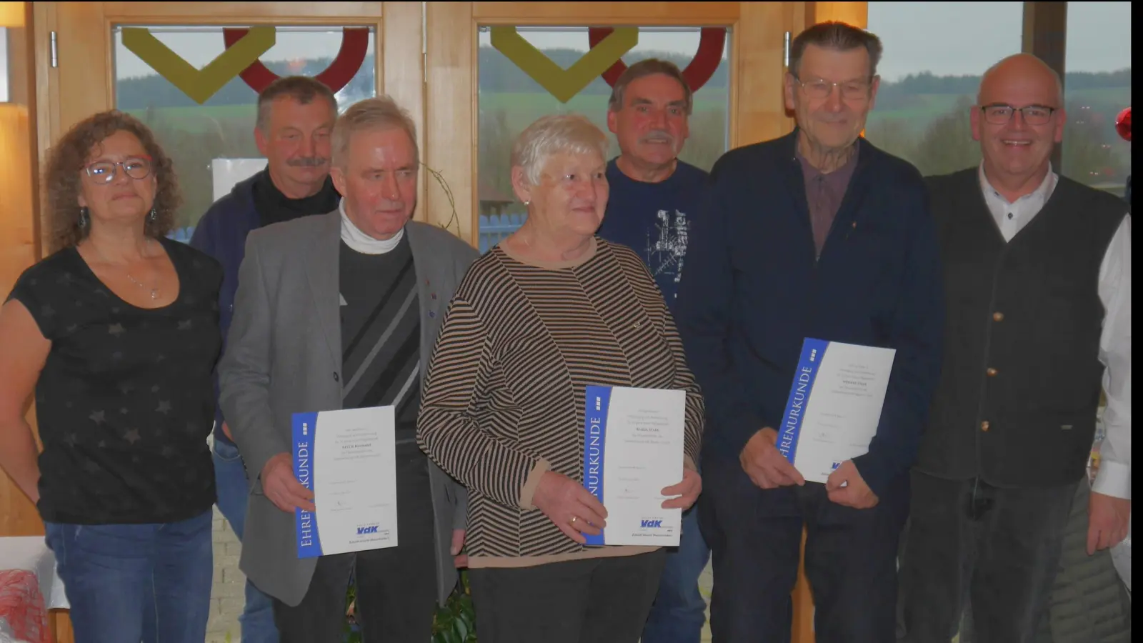 Die Geehrten, hintere Reihe: Vorsitzende Andrea Gutwein, Josef Gärtner (10 Jahre), Rudolf Maske (10 Jahre). Vorne: Arthur Kursawe (30 Jahre), Maria und Werner Stark (beide 20 Jahre), Bürgermeister Klaus Meyer. (Bild: Andrea Gutwein)