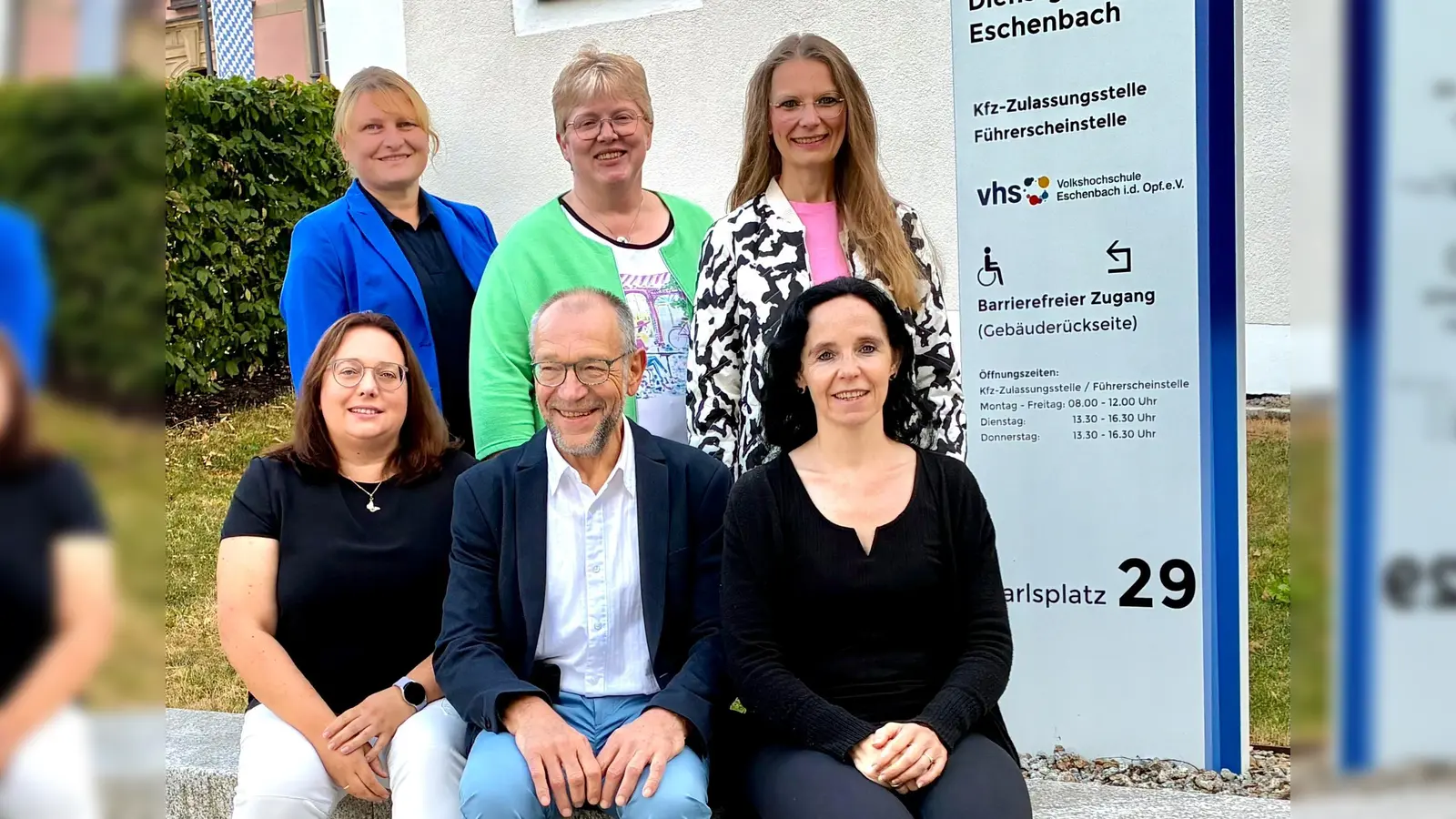 Mit bewährter „Frau- und Mannschaft” geht die VHS Eschenbach in die nächsten drei Jahre. Von links unten: Erste Vorsitzende Cornelia Spies, zweiter Vorsitzender Karl Lorenz, Beisitzerin Karolina Forster. Von links oben: Geschäftsführerin Angelika Denk, Beisitzerin Sabine Schultes, Beisitzerin Diana Wagener (neu hinzugewählt). (Bild: Bernhard Piegsa)
