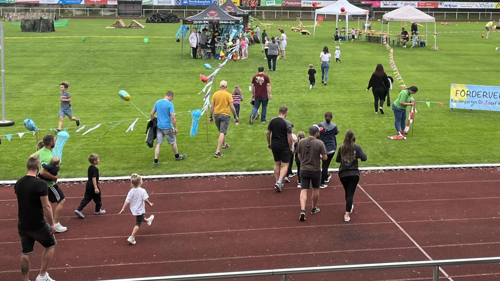 Bilder von der Eröffnung des Runs (Bild: Markus Thoma)