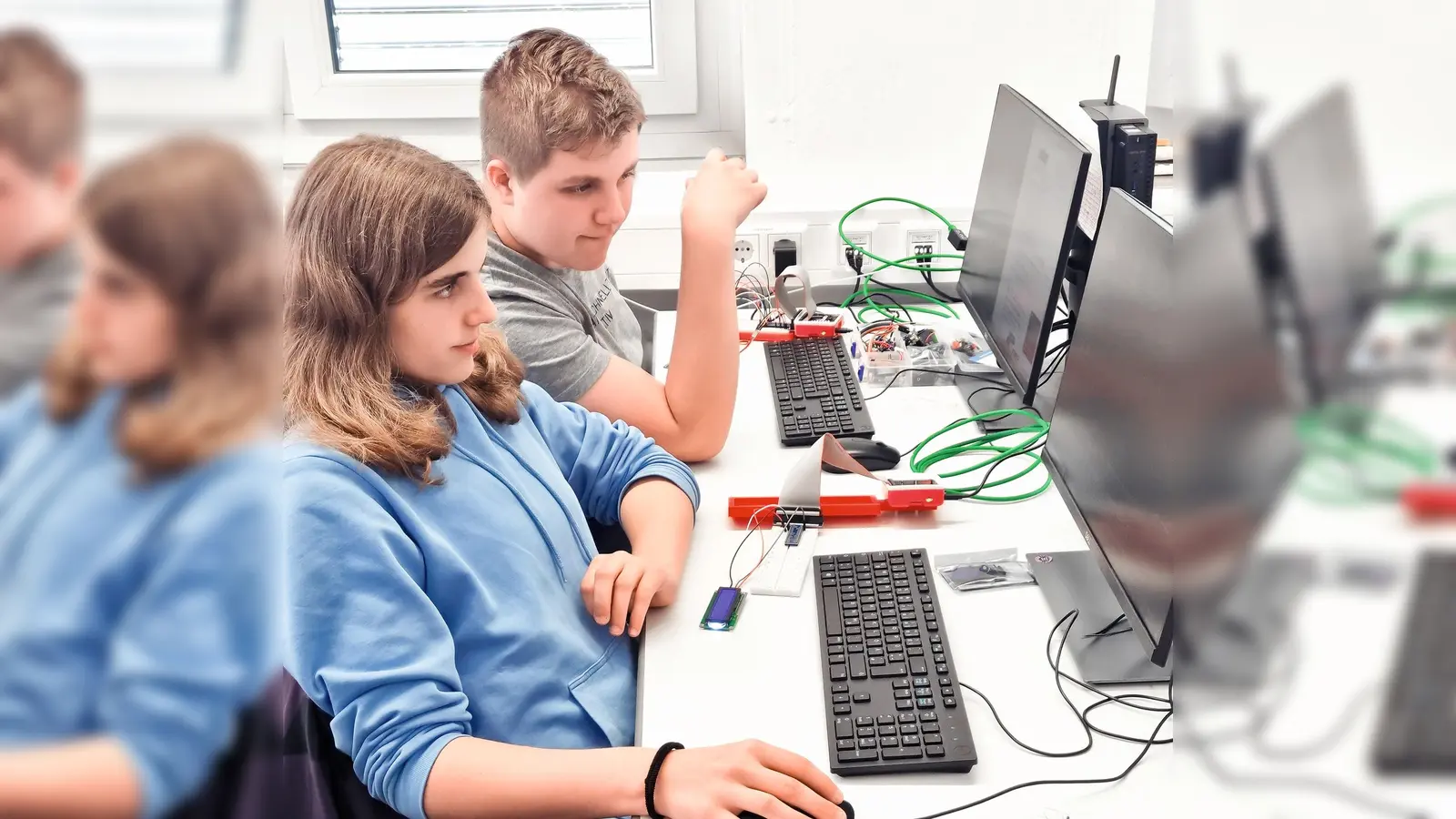 Beim dreitägigen Kurs erhielten die Jugendlichen eine praxisnahe Einführung in die Welt der Software und Hardware. (Bild: Cedric Hauser)