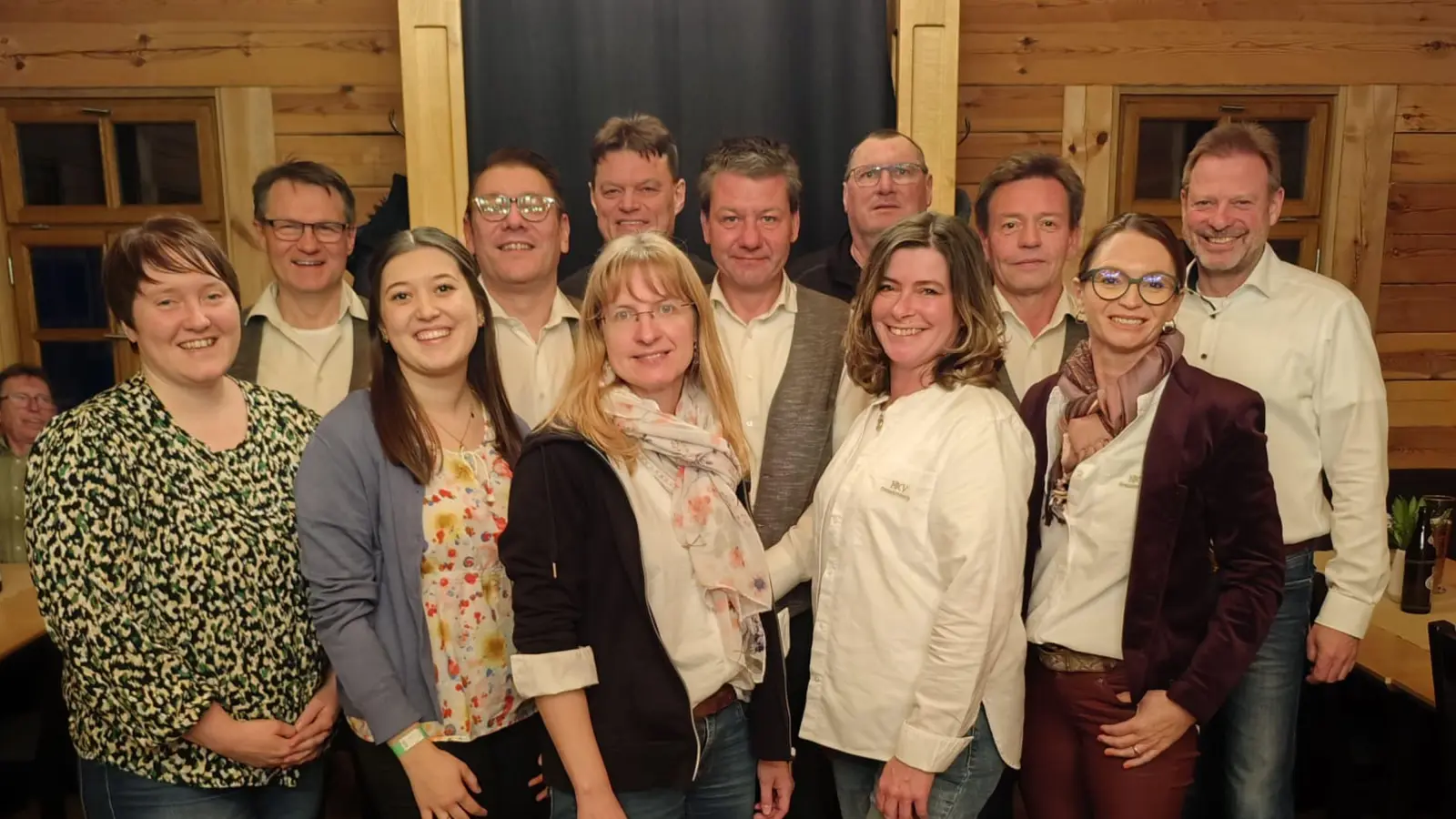 Die neu gewählte Vorstandschaft des HKV Freudenberg mit Bürgermeister Alwin Märkl (hinten rechts).  (Bild: Amelie Hahn)