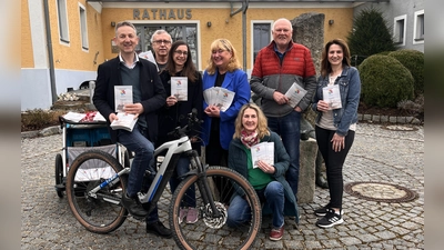 v.l.: Bürgermeister Albert Geitner, Stellvertretender Bürgermeister Heinz Haubner, Regina Kießling, Seniorenbeauftragte Monika Fruth, Seniorenbeauftragte Bettina Neumann, Seniorenbeauftragter Norbert Schmid und Sonja Scharl (Bild: Anita Findling)