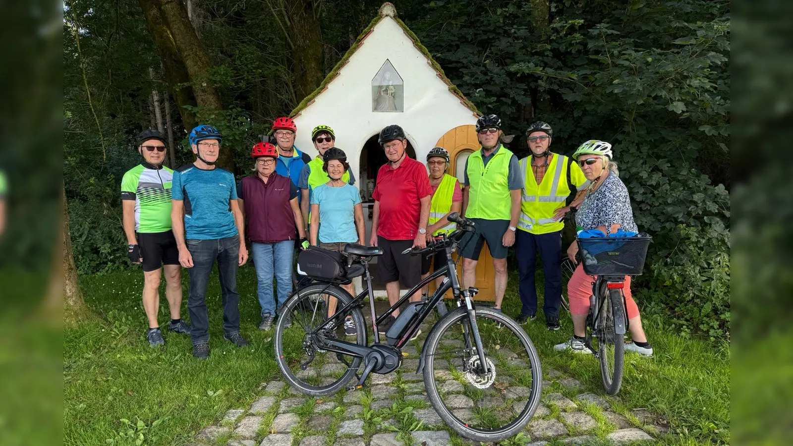 Die Radlergruppe des Kooperatorenhauses-Beidl: Ein beliebtes Ausflugsziel für Fahrradtouristen (Bild: Egon Giehl)