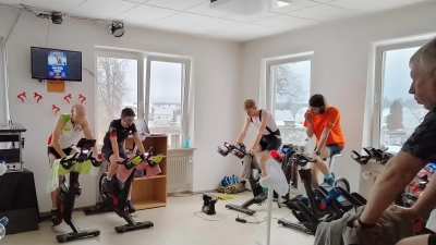 Auftakt zum Indoor Cycling Marathon (Bild: Karlheinz Röther)