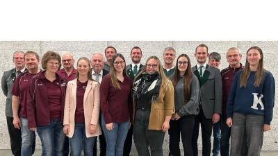 Von links nach rechts: Johannes Bartl, Harald Thiermann, Beate Thiermann, Friedrich Jahn, Ramona Thiermann, 2. Bürgermeister Peter Gold, Christopher April, Christina Bartl, 1. Schützenmeister Tobias Birkner, Anja Krapfl, Roland Michl, Lara Wamser, 2. Schützenmeister Nico Wiesend, Gisela Bartl, Gerd Härtl, Lisa Kollarik.  (Bild: Lara Wamser)