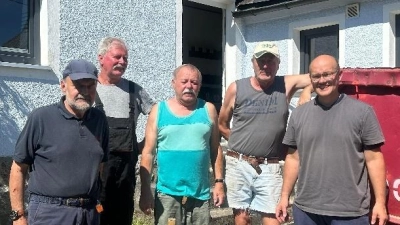 Viele fleißige Hände beim Arbeitseinsatz im Jugenheim. (Bild: Josef Söllner)