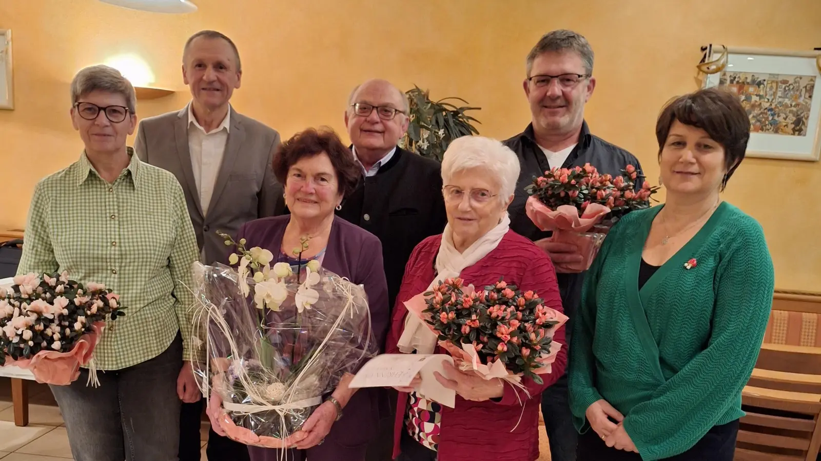 Die geehrten Mitglieder (nicht im Bild: Andreas Malterer, Andrea Kufner, Inge Bauer und Stefan Meier) (Bild: Barbara Dirrigl)