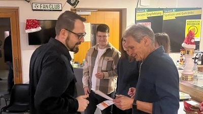 Ehrung mit 2. Bürgermeister Josef Weinfurtner. (Bild: Peter Gattaut)