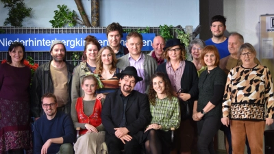 Hinten v.l.n.r. Alexandra Prölß, Werner Luber, Bianca Köhler, Lisa Kreuz, Bernd Lehner, Hubert Kohl, Alexander Heins, Karin Schulz, Erika Urban, Renate Kreuz, Johannes Göttlinger, Josef Wisneth, Heidi Wisneth. Vorne v.l.n.r. Benjamin Krapf, Katharina Rumpler, Reinhard Seidl, Daniela Dehling.<br> (Bild: Manfred Göttlinger)