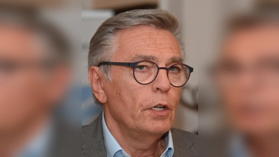 Versicherungsfachberater Wolfgang Geppert: „Prüfen sie ihre Altverträge für Wohngebäude oder Hausrat, was versichert ist”. (Bild: Gerhard Franz)