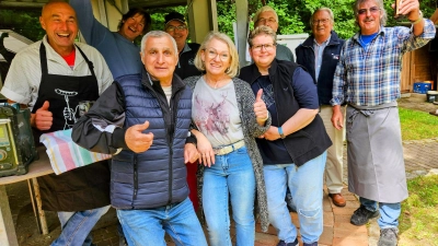 Das Team nach dem Aufbau, v.l.Martin Erras, Thomas Leicht, Filippo Giuliano, Klaus Partsch, Edith Partsch, Christiane Geismann, Wolfgang Donath, Manfred Lilla, Bernhard Partsch, nicht auf dem Bild: Michael Schubert, bei der Arbeit! (Bild: Jürgen Delle)