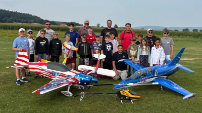 Die Crew und Ihre Flugzeuge (Bild: Leonie Luber)